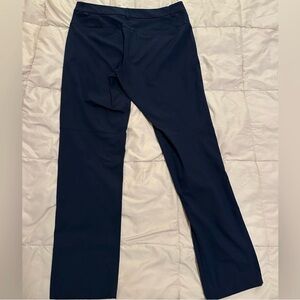 Lululemon commission slim fit. Size 32. Navy blue
